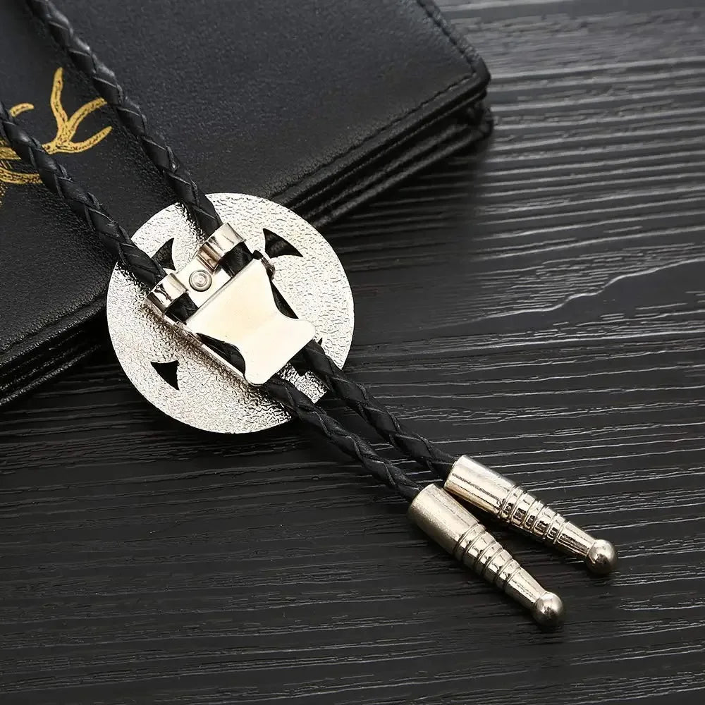 Bolo tie i  läder med grön fyrklöver