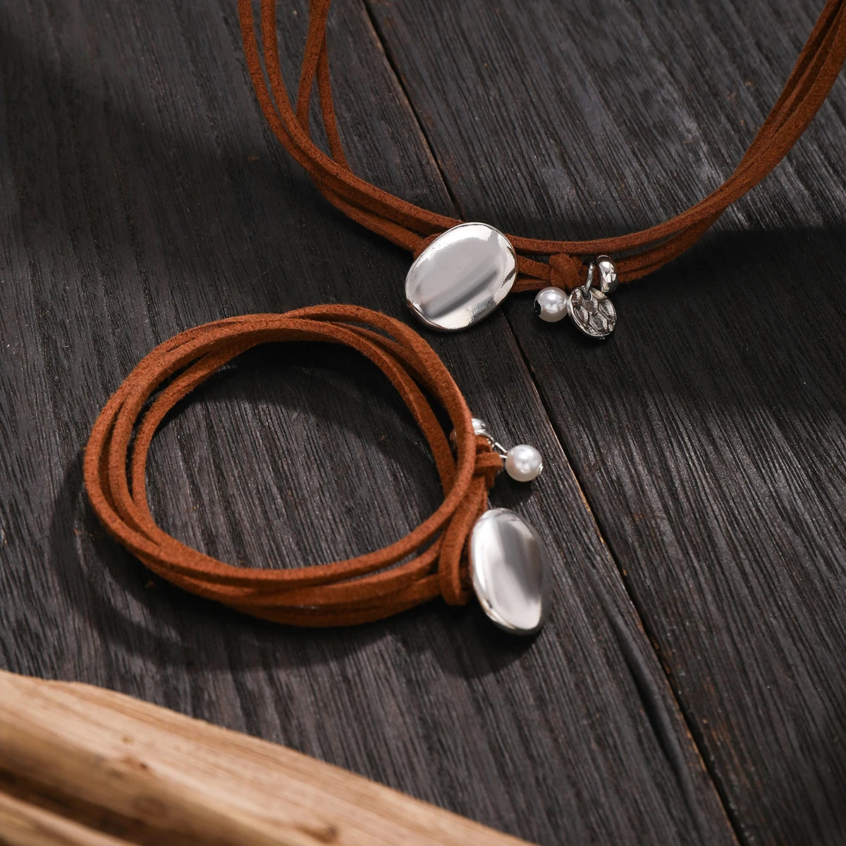 Bohemiskt choker-set i läder med silverhänge