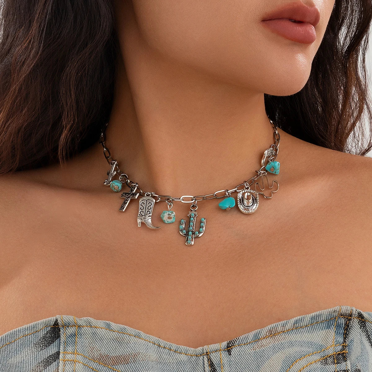 Berlockhalsband i western stil med western-motiv och turkos