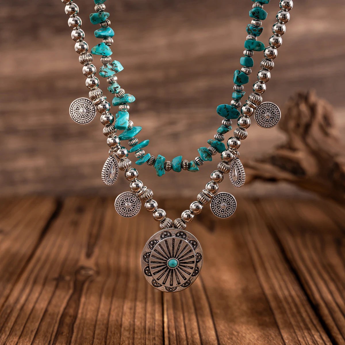 Dubbelt western-halsband med turkos och silverberlocker