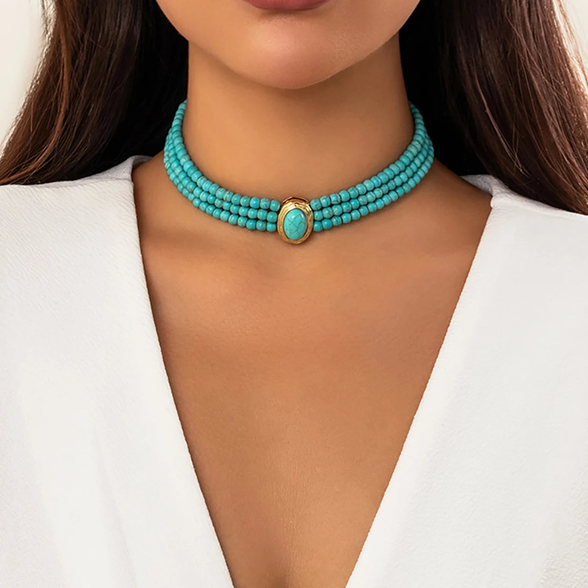 Flerradigt choker-halsband med turkosa pärlor