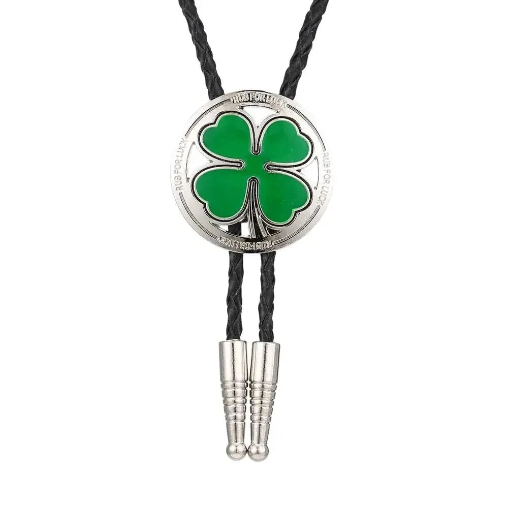Bolo tie i  läder med grön fyrklöver