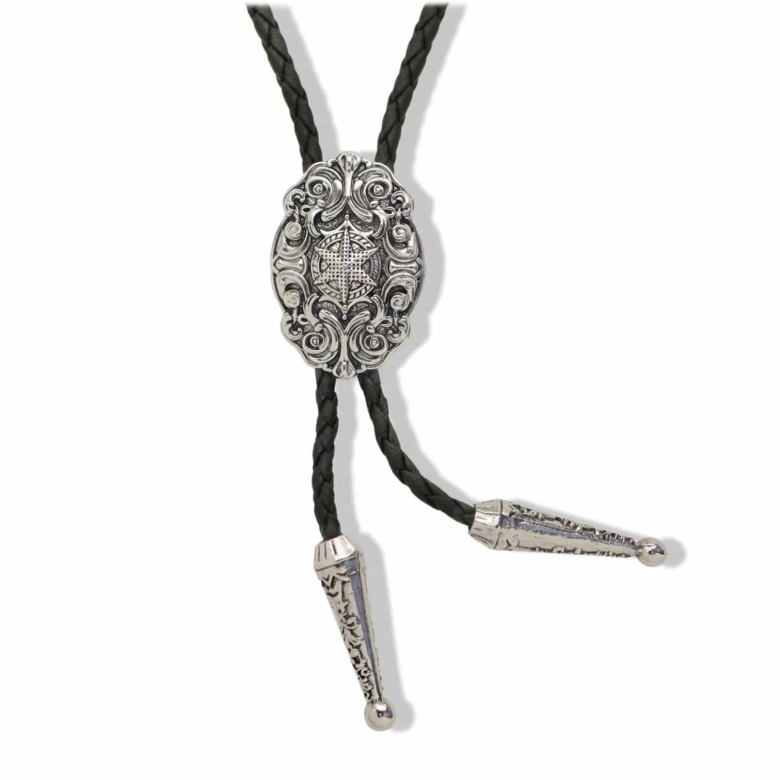 Bolo tie i läder med ovalt graverat hänge i antiksilver