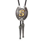 Bolo tie med bokstavsemblem A–Z