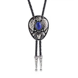 Bolo tie med dekorativ sten och lövmönstrad i vintage-stil