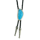 Bolo tie med färgad sten i oregelbunden form