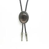 Bolo tie med glasdetalj och ovalt vintagehänge