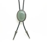 Bolo tie med glasdetalj och ovalt vintagehänge