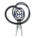 Bolo tie med tribal-inspirerat geometriskt mönster