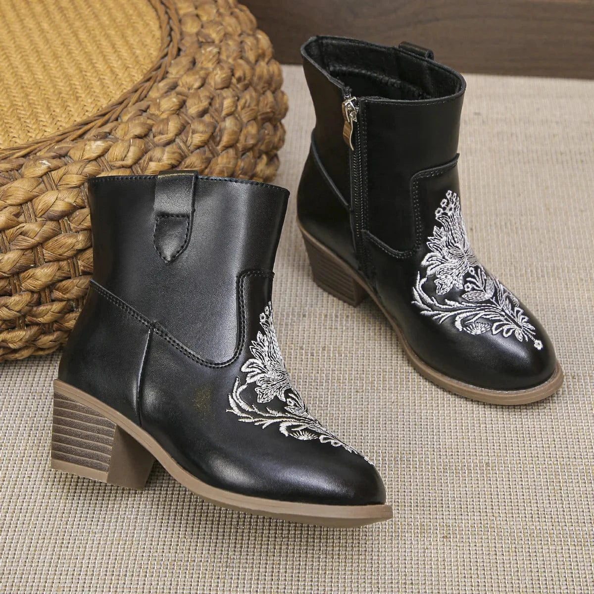 Broderade cowboyboots för flickor med vintageblommönster