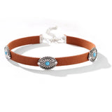 Choker i läder med turkos conchos