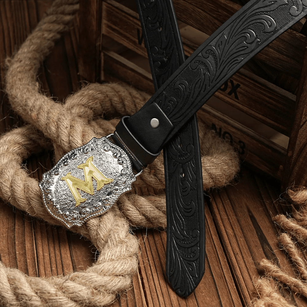 Cowboybälte med gyllene bokstav