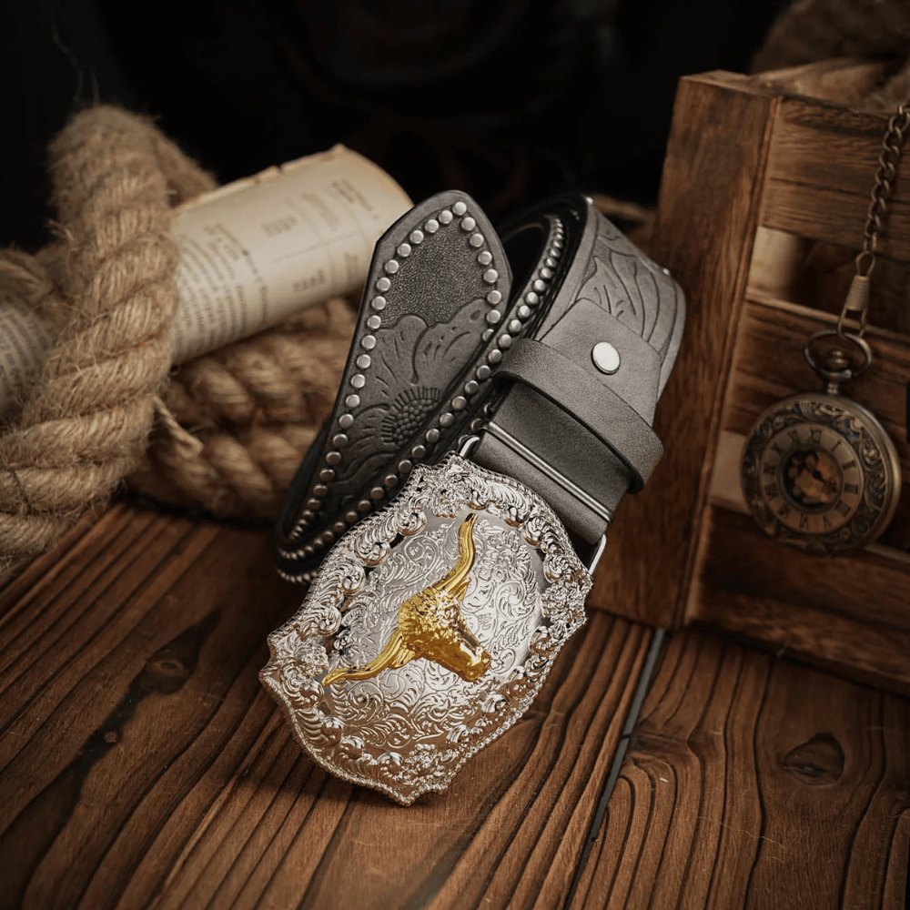 Cowboybälte med gyllene tjurhuvud
