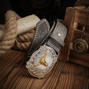 Cowboybälte med gyllene tjurhuvud