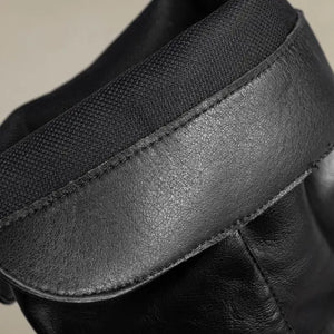 Cowboyboots i mjukt läder med elegant spänndetalj