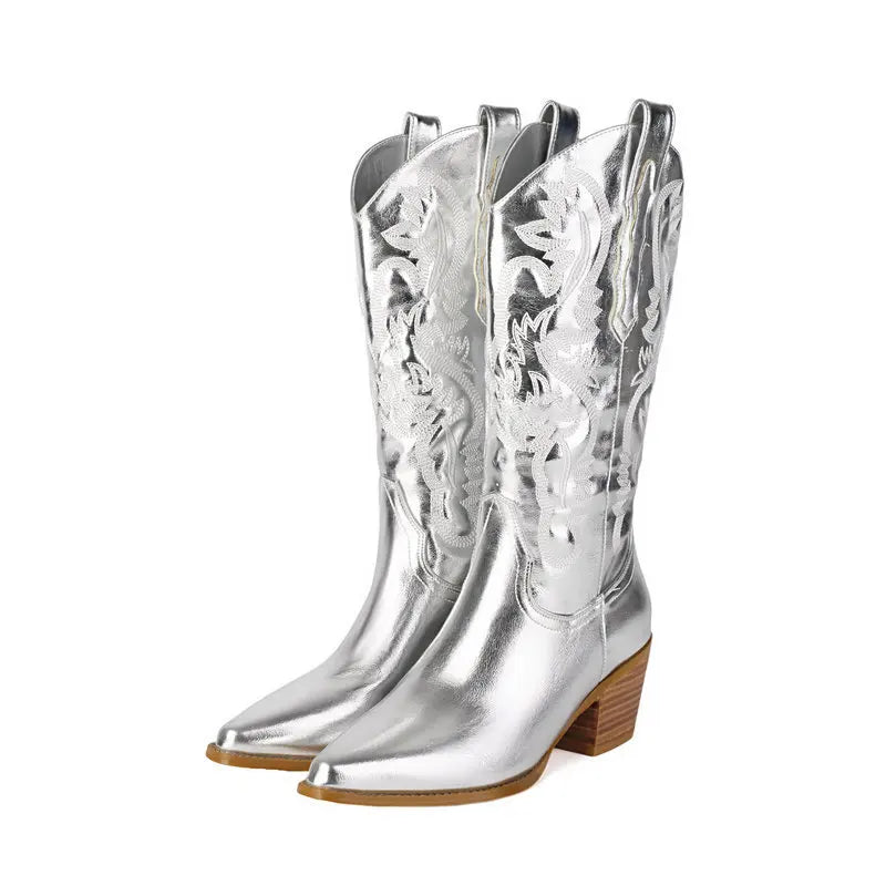 Cowboyboots i präglat läder med broderade detaljer