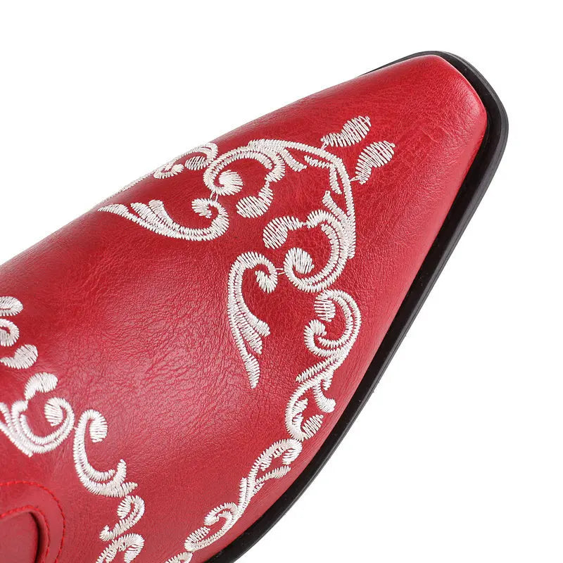 Cowboyboots med broderad skelettdesign och chunky klack