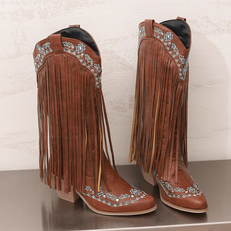 Cowboyboots med tofsar och broderad vintageinspirerad design
