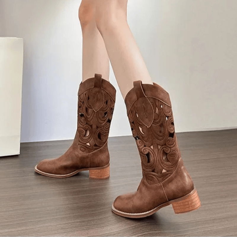 Cowboyboots med utskuren brodyr och stabil klack 4.5 cm