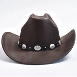 Cowboyhatt i mörk läderlook med silverdekorationer