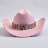 Cowboyhatt i westernstil med elegant bälte och bred brätte