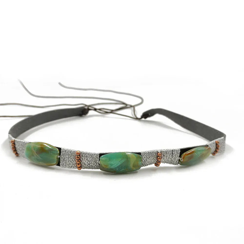 Cowboyhattband med gröna glaspärlor