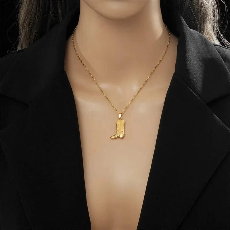 Halsband med hänge i form av en cowboyboots