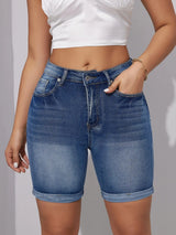 Högmidjade knälånga jeansshorts i skinny fit