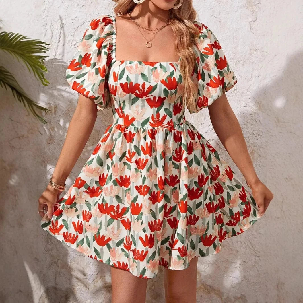 Kort blommig klänning