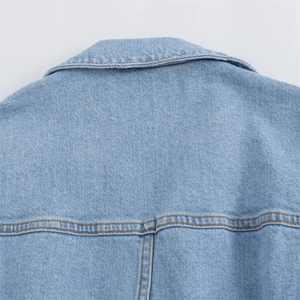 Kort denimklänning med knappar