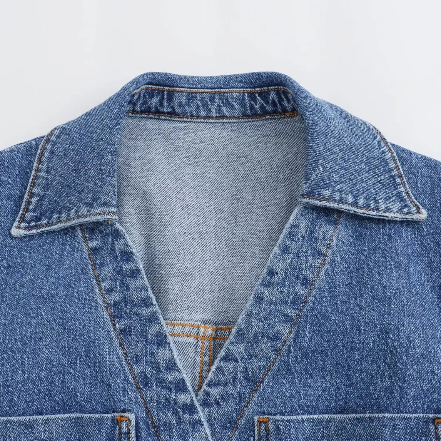 Kort denimklänning med knappar