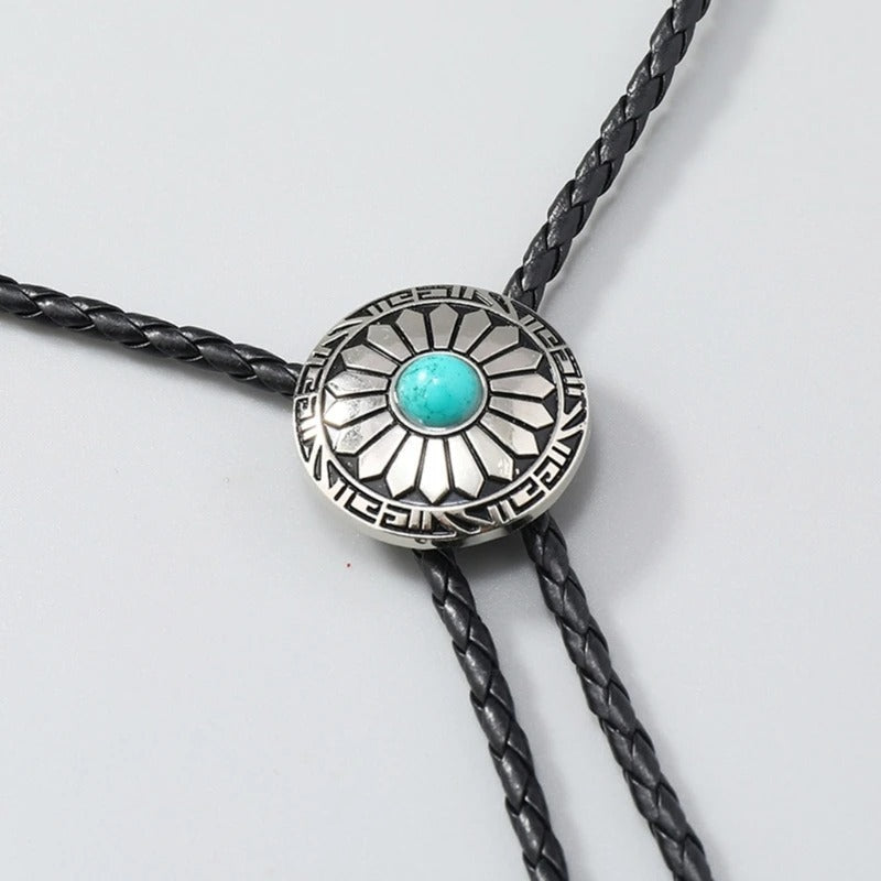 Bolo tie med turkos sten och solinspirerat silverhänge