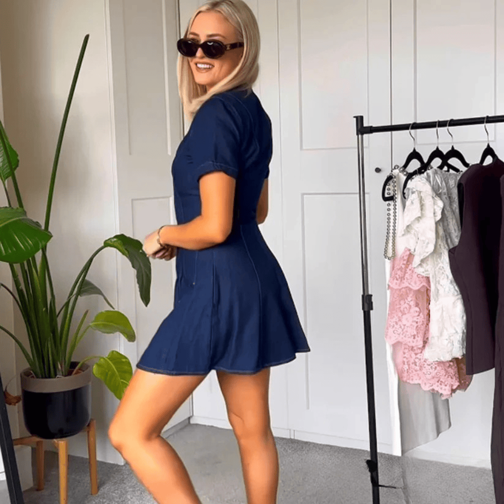 V-ringad kort denimklänning