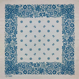 Vit Bandana med Blått Blomstermönster